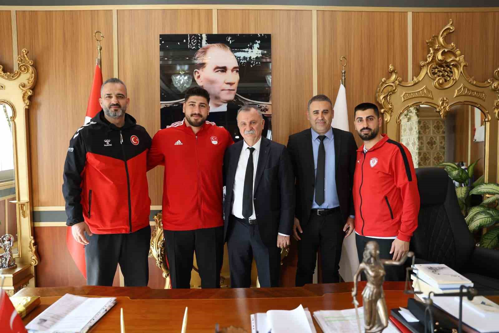Avrupa Şampiyonu Mert Şişmanlar Yunusemre Belediyespor’da