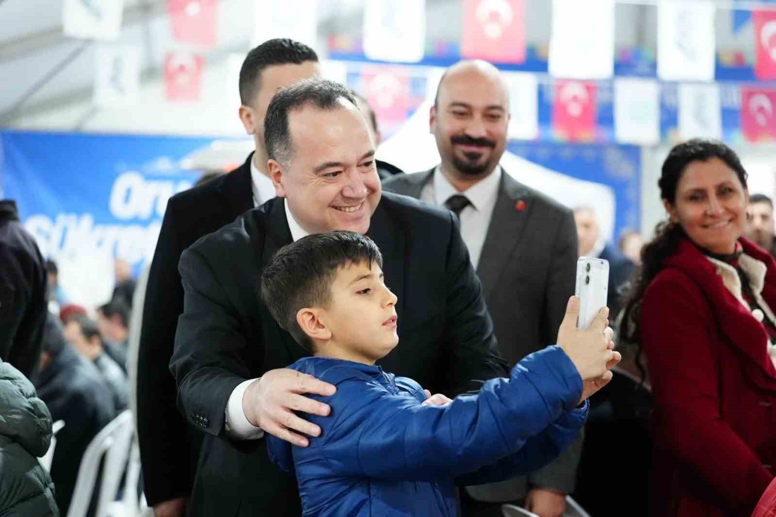 Başkan Dutlulu binlerce Manisalıyla iftar sofrasında buluştu