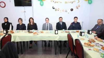 Gördes Huzurevi’nde düzenlenen iftar programında