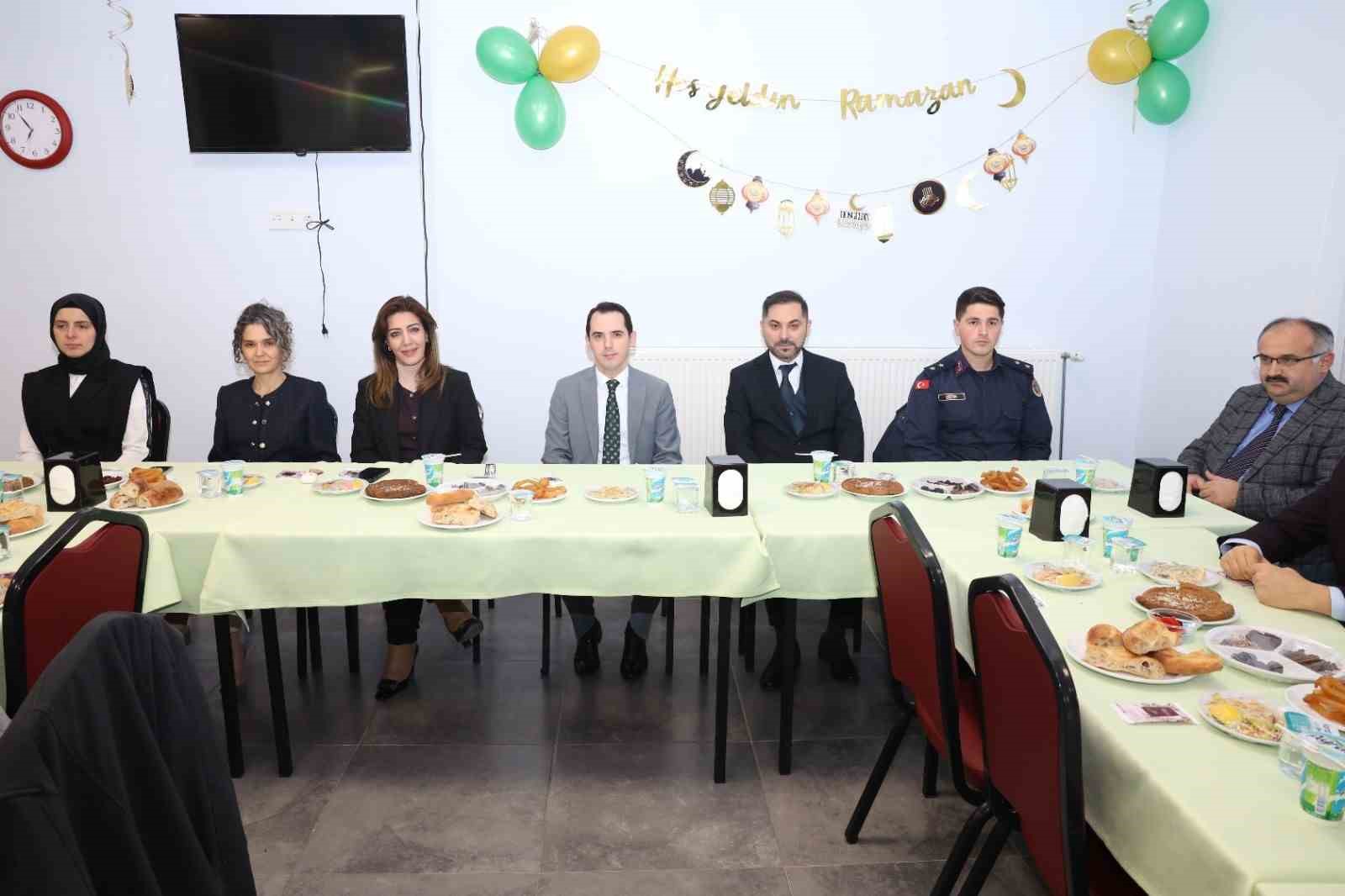 Gördes Huzurevi sakinleri iftar sofrasında buluştu