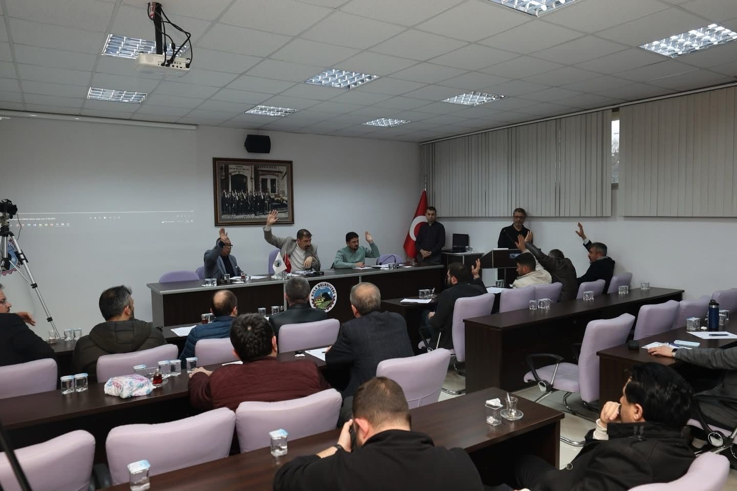 Kula Belediye Meclisi’nde arsa satışı ve teminat talebine ret