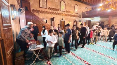 Teravih namazını Yunusemre ilçesinin Güzelyurt