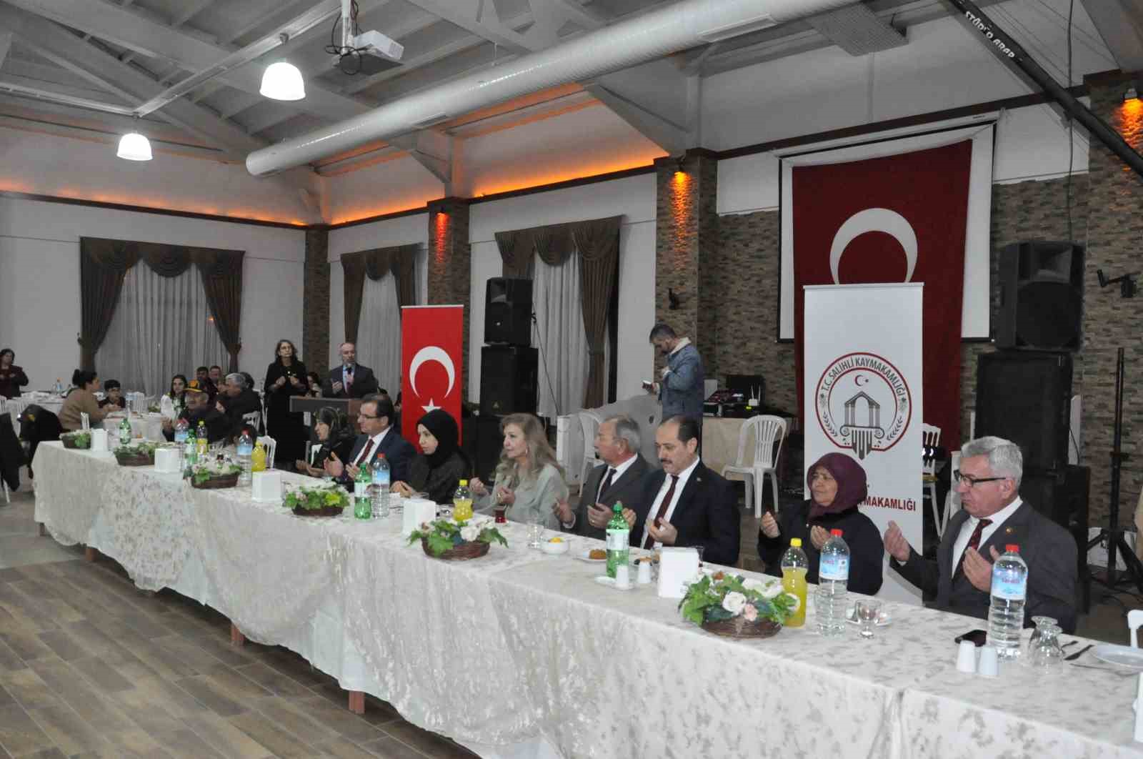 Salihli Kaymakamı Güldoğan, şehit aileleri ve gazilerle iftarda buluştu