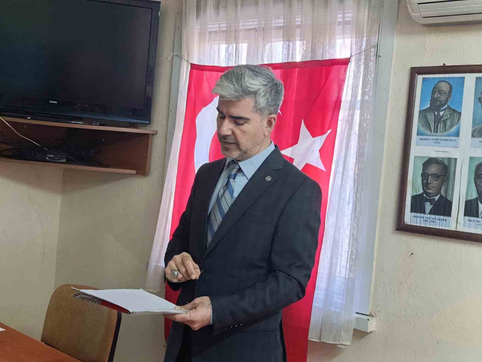 Salihli Türk Ocakları’nda Ednan Aras güven tazeledi