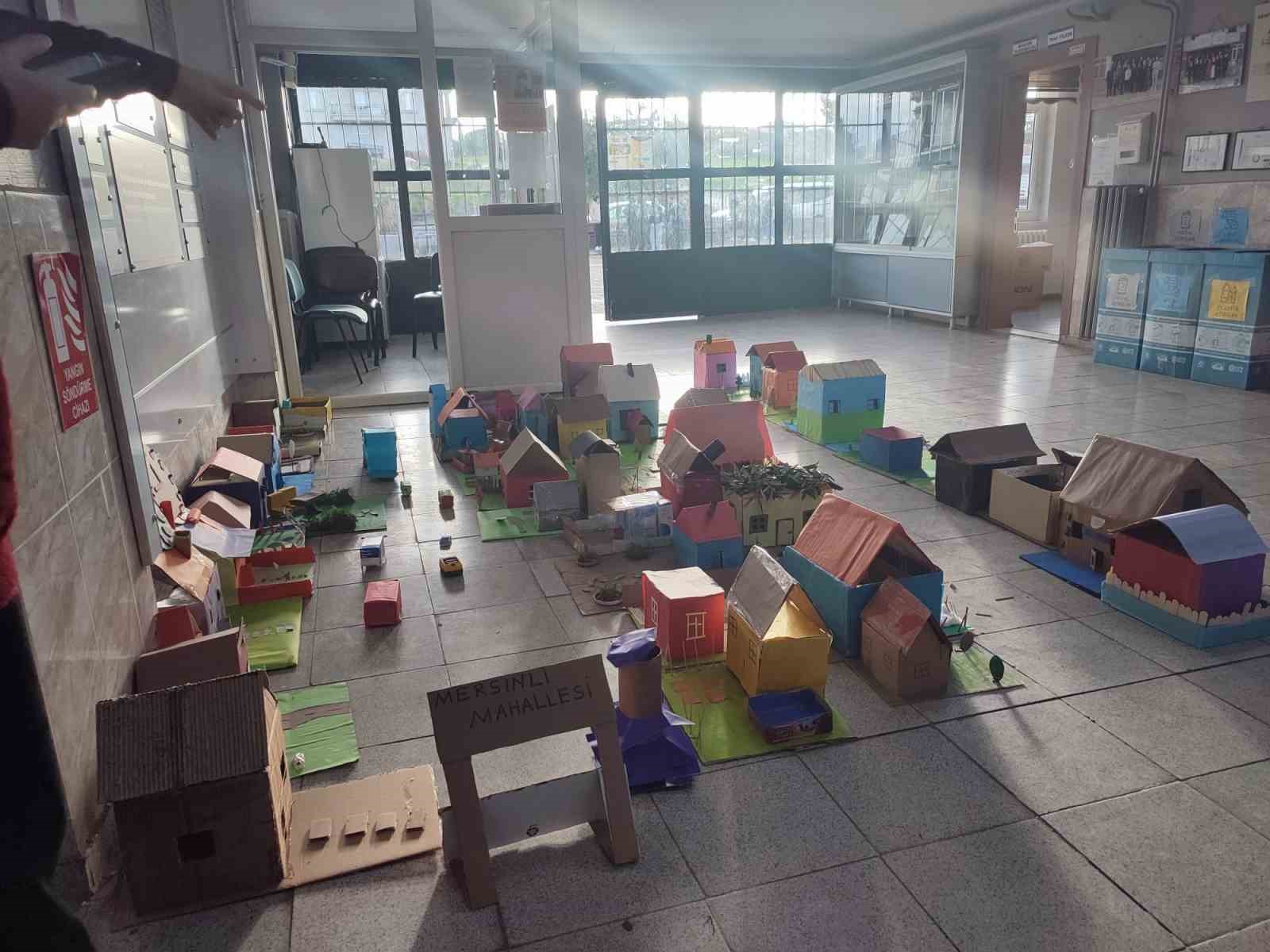 Salihli’de minik öğrencilerden geri dönüşüme anlamlı dokunuş