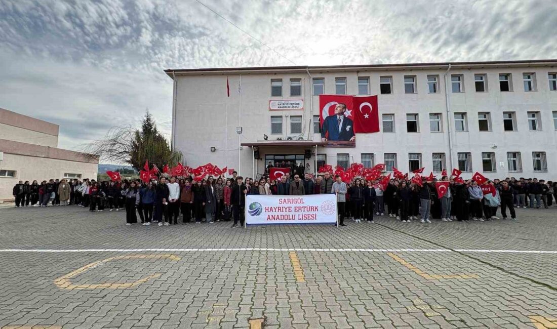 Sarıgöl’de okullarda düzenlenen etkinliklerde öğrenciler,
