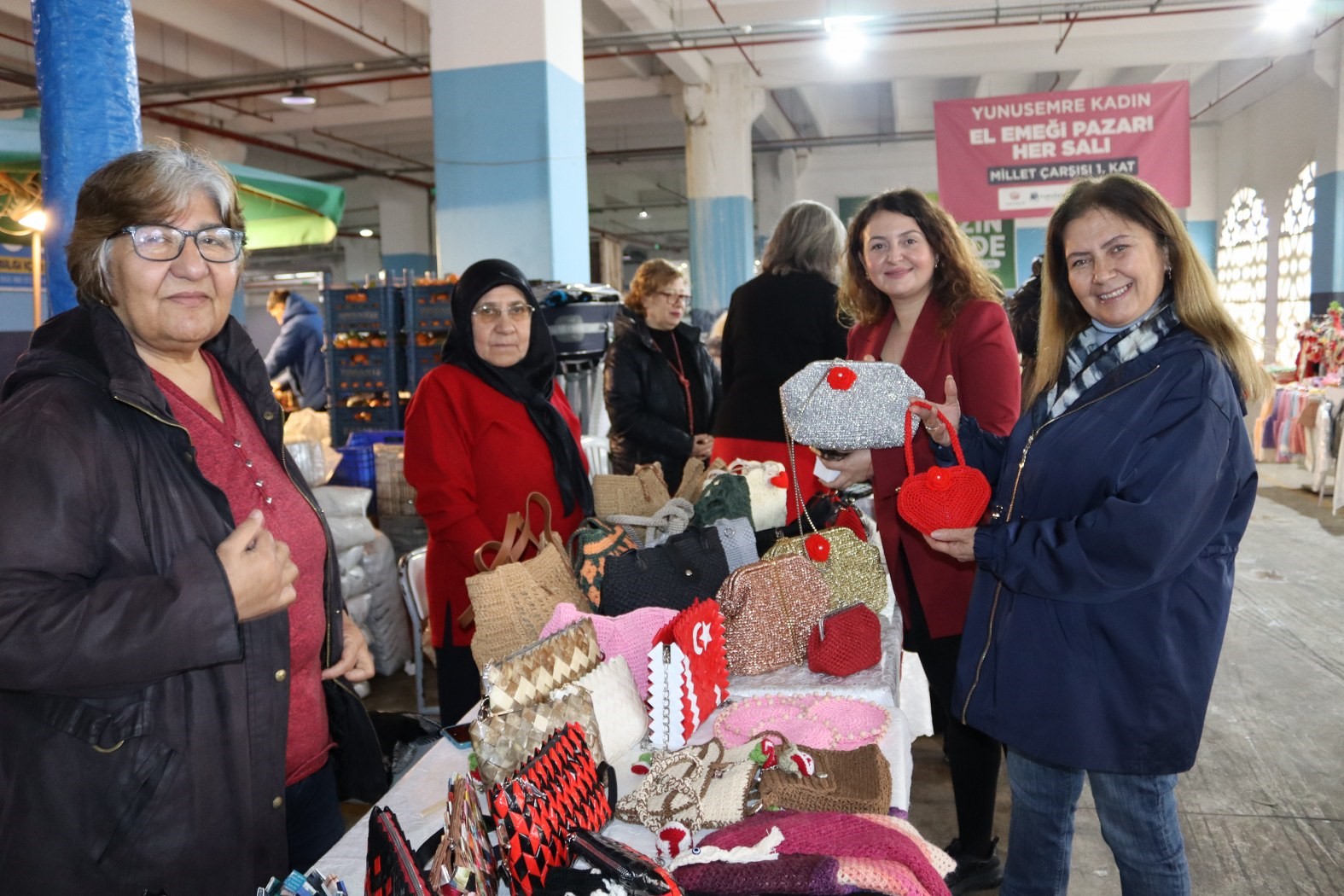 Yunusemre’de 14 Şubat temalı “Kadın El Emeği Pazarı” kuruldu