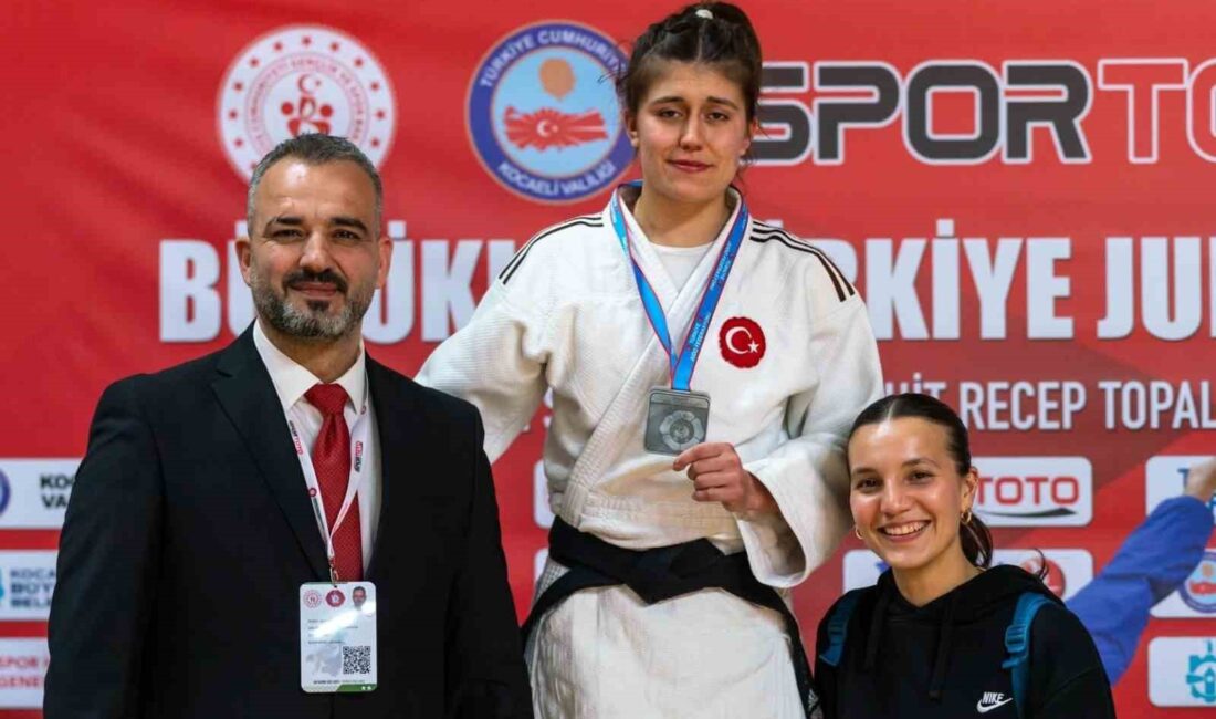 Yunusemre Belediyespor’un judocuları, Kocaeli’de düzenlenen