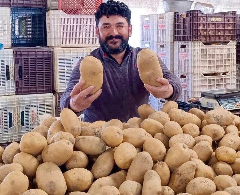 Manisa’nın Sarıgöl ilçesinde cuma pazarında