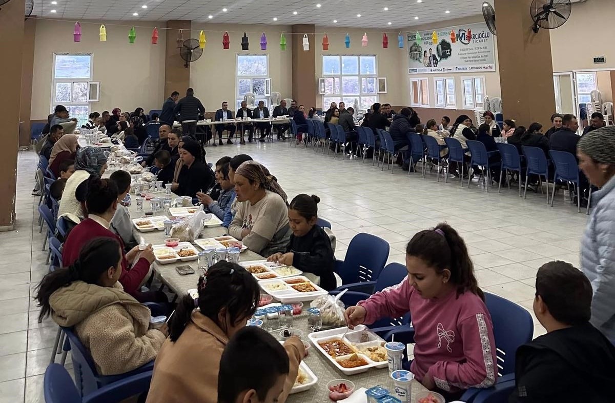 Kaymakam Dalak, öğrenci ve velilerle iftar sofrasında buluştu