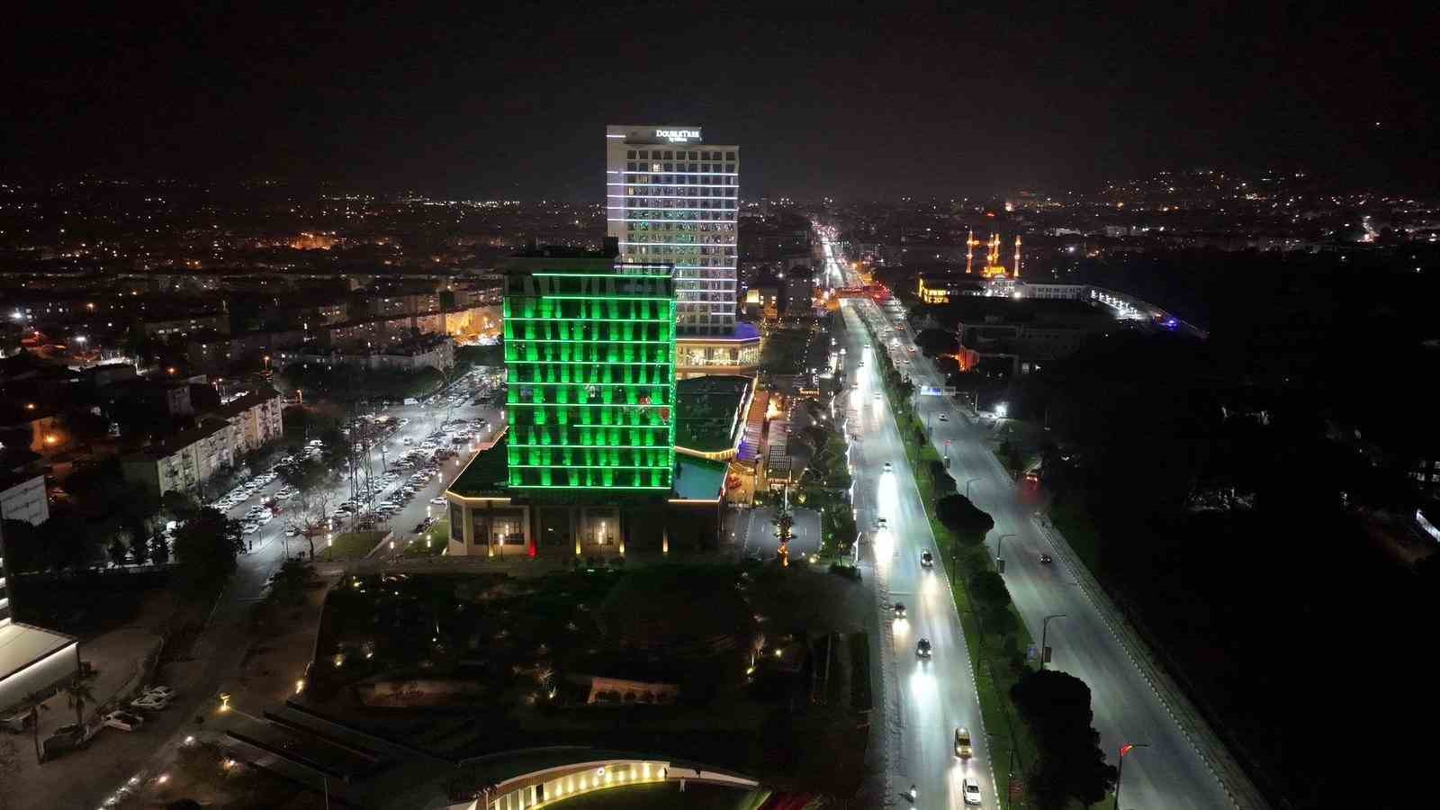 Manisa Büyükşehir Belediyesinden Tıp Bayramı’na özel ışıklandırma