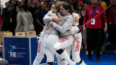 Manisalı milli eskrimci Berra Kürek,