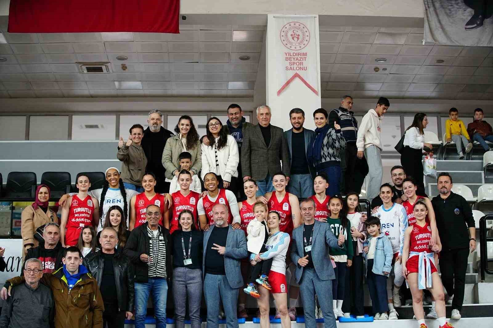 Manisa’nın tek kadın basketbol takımı zirve takibini sürdürüyor