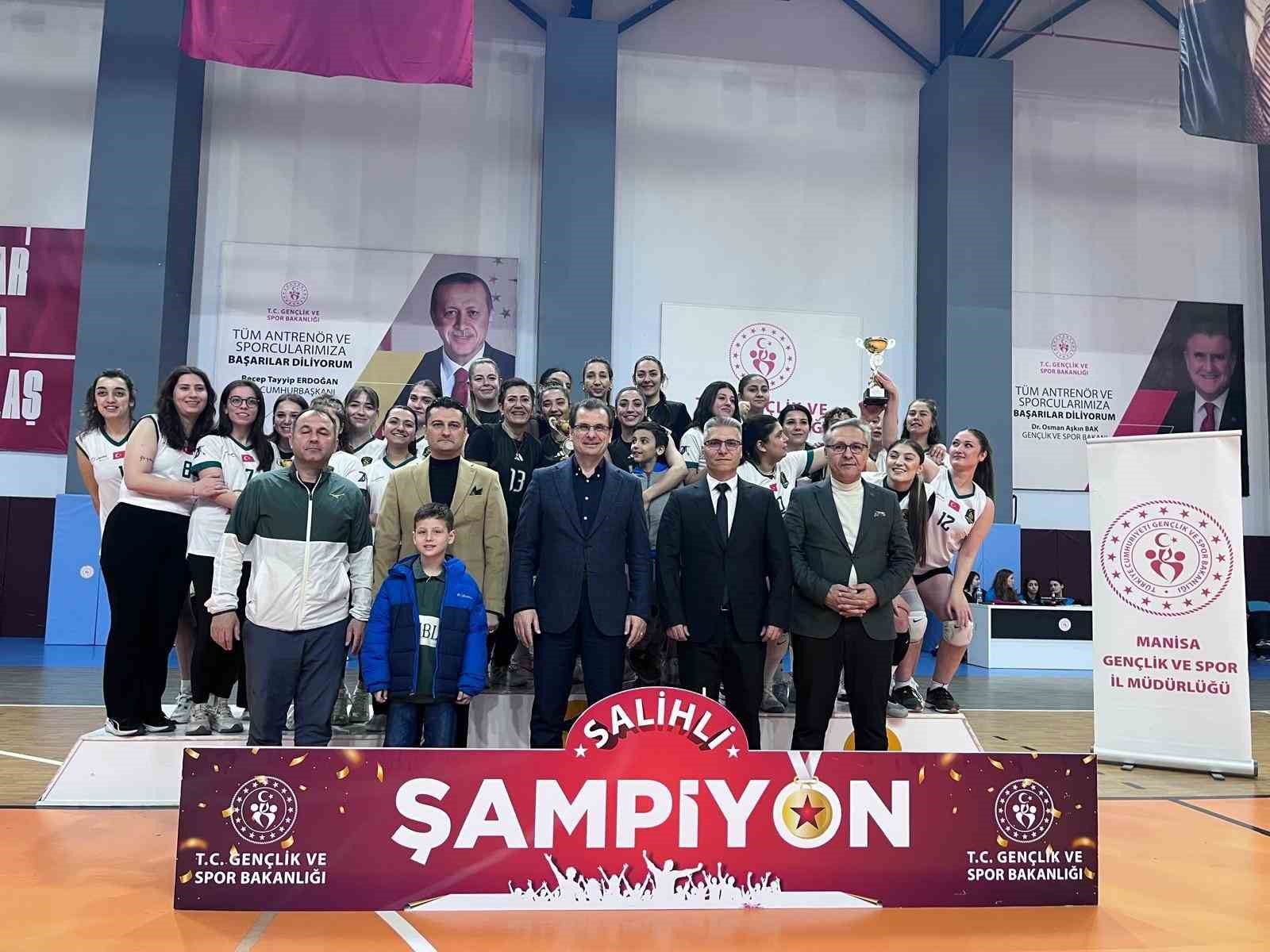 Salihli’de Kadınlar Günü’ne özel voleybol turnuvası büyük heyecana sahne oldu