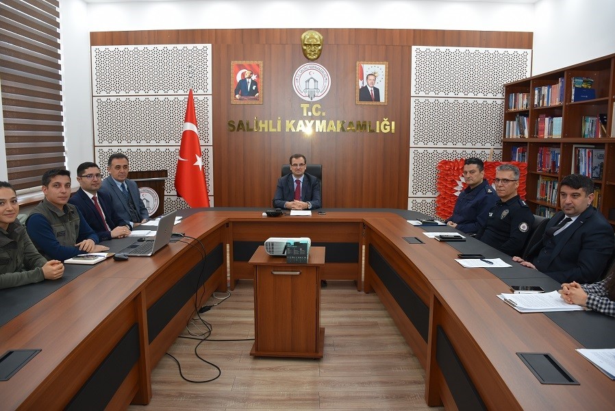 Manisa’nın Salihli ilçesinde sahipsiz hayvanlara