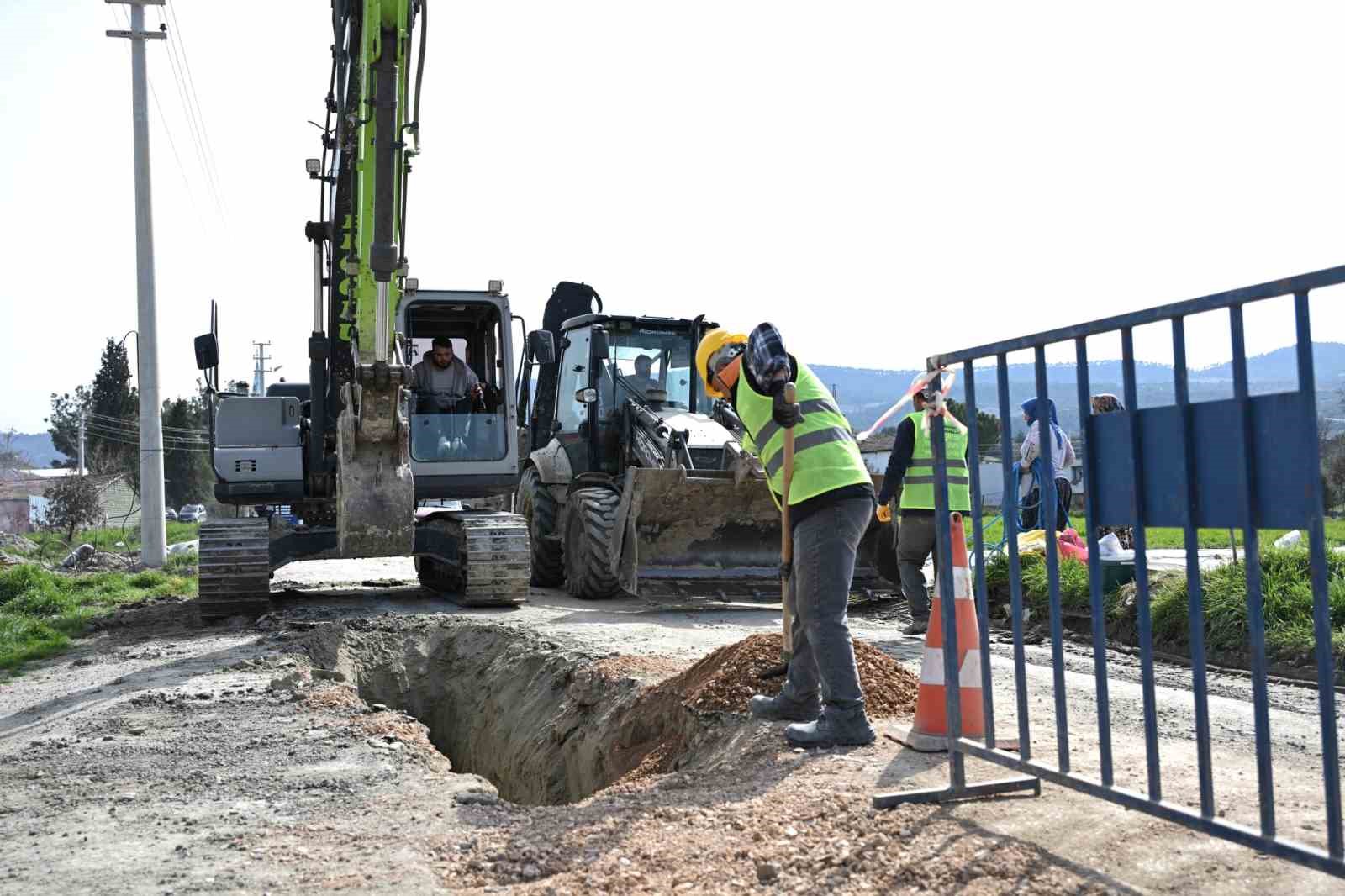 Selendi’de iki mahallenin daha altyapı sorunu tarih oluyor