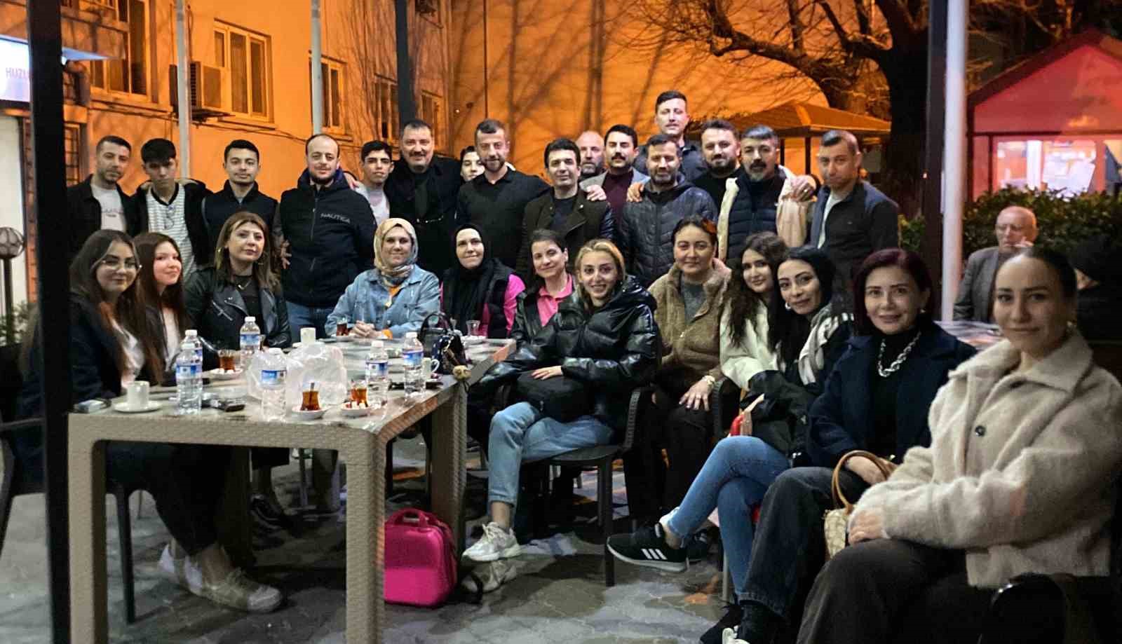 Turgutlu’da kuaförlerden huzurevinde anlamlı hizmet