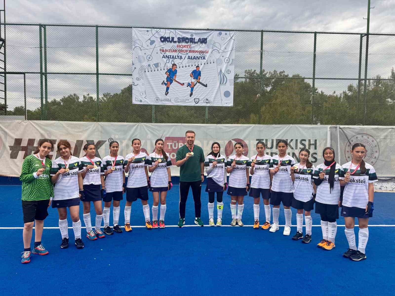 Manisa’nın kızları turnuvadan şampiyon ayrıldı