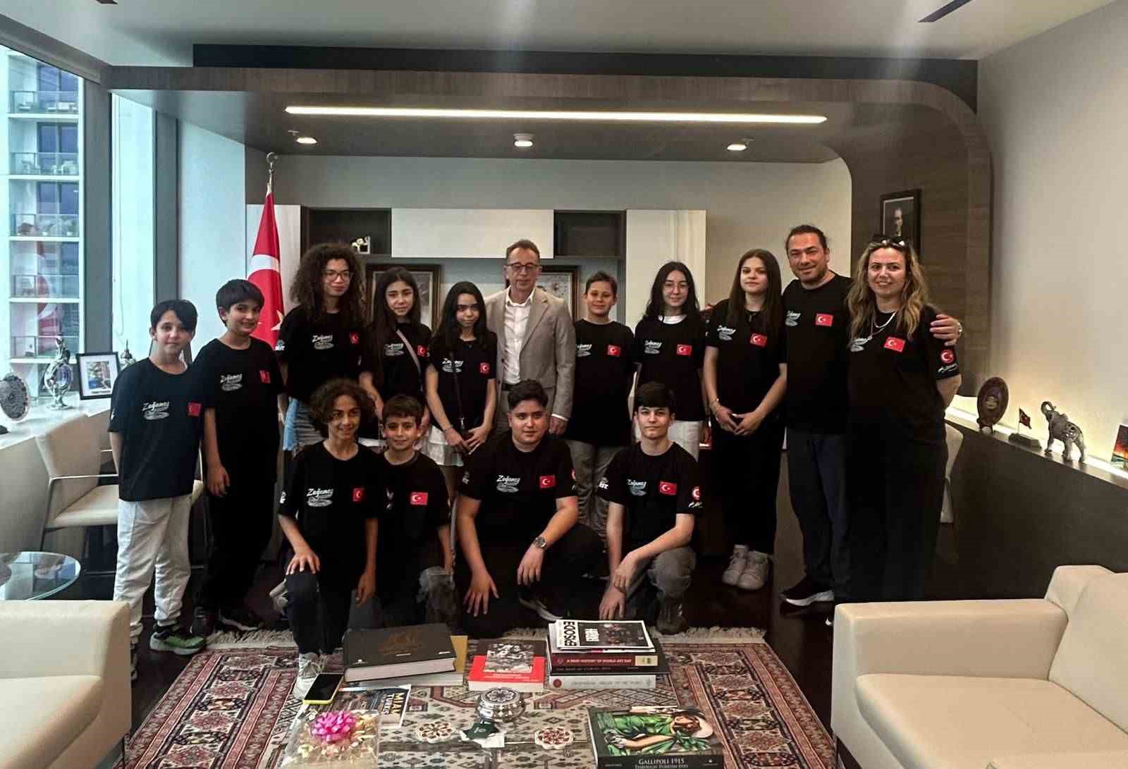 Salihli’den Miami Başkonsolosu’na Sardes Hediyesi