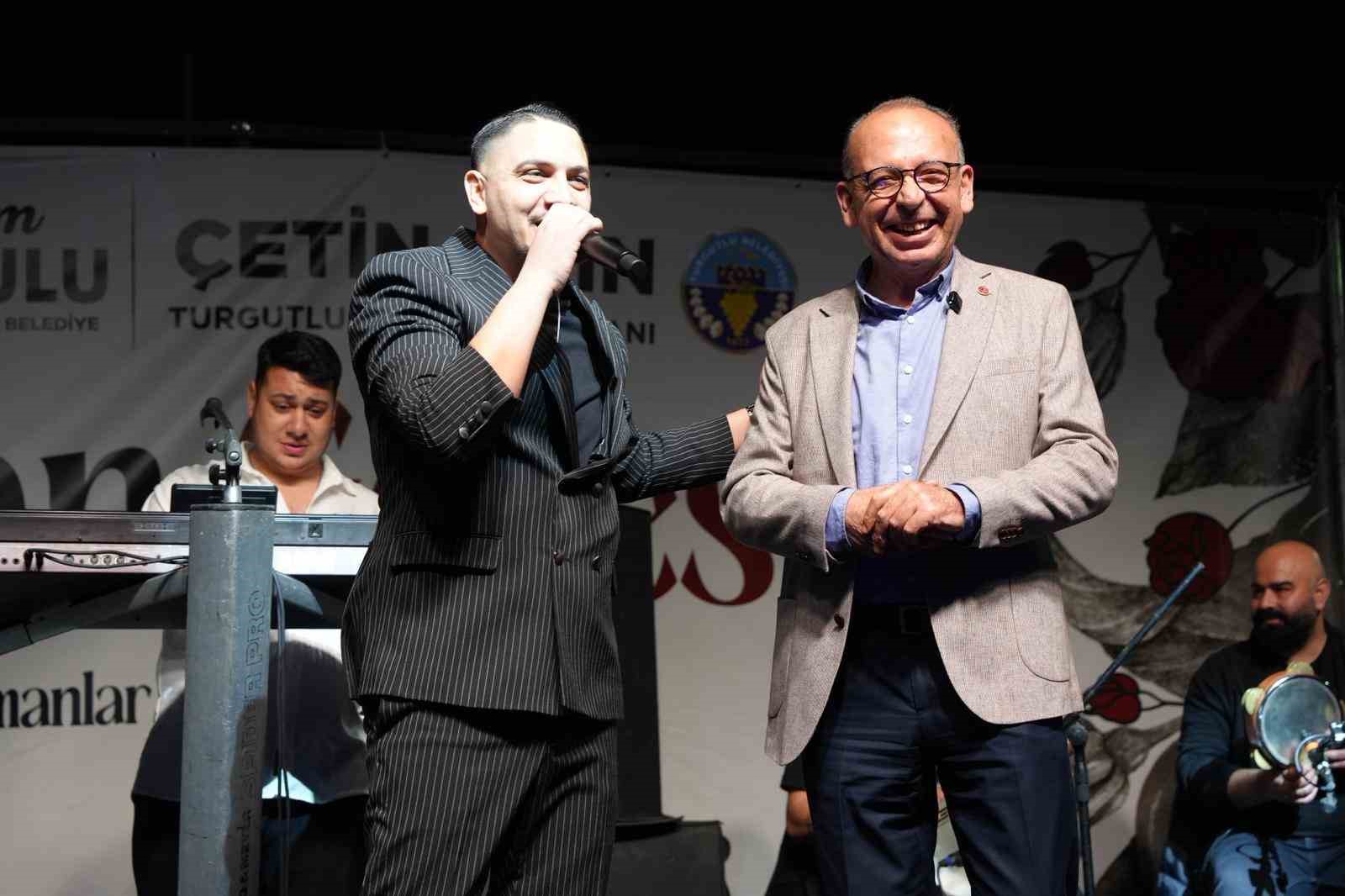 Turgutlu’da ‘Roman Gecesi’ ile eğlence zirveye çıktı