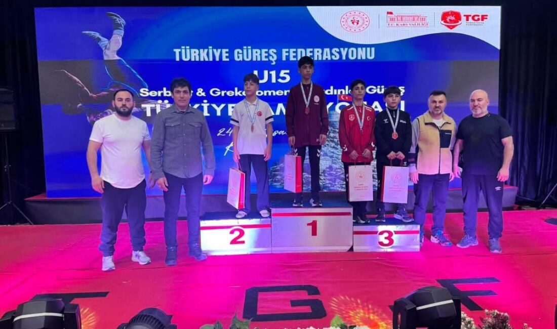 Yunusemre Belediyespor’un başarılı güreşçisi