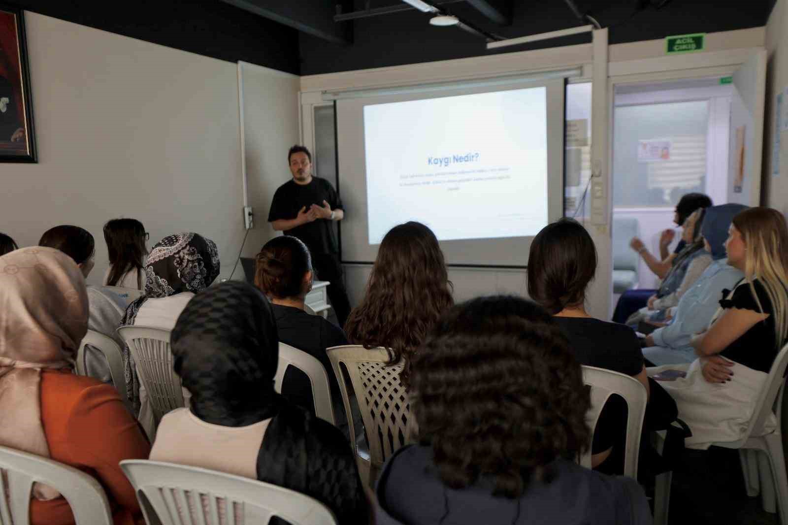 Yunusemre Belediyesinden öğrencilere “Sınav Kaygısı Yönetimi” semineri
